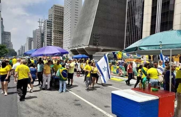 Массовые протесты в Бразилии требуют импичмента действующего президента
